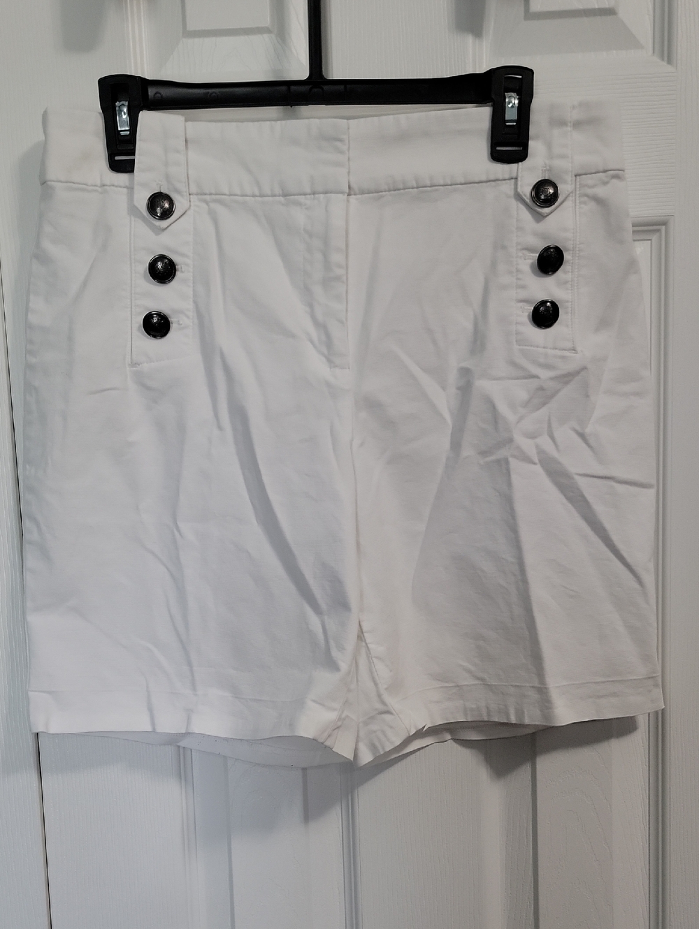 Talbots White Size 8 Button-Accent Bermuda Shorts